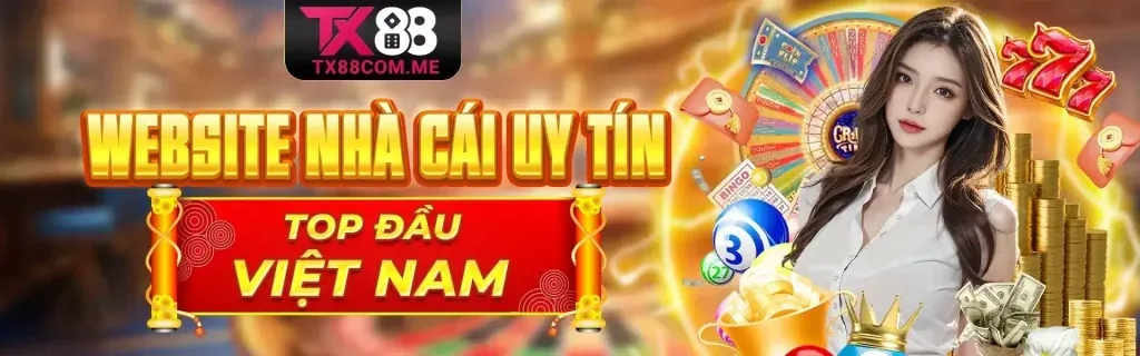 Người chơi phân tích chiến lược trên bàn casino